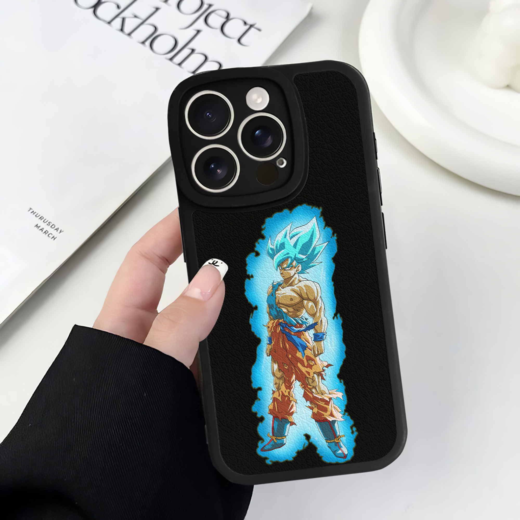 （画像用） ドラゴンボール 孫悟空（そん ごくう）Son Goku カカロット DRAGON BALL Kakarotto 【iPhone 16シリーズ対応】シリコンスマホケース（レザー調） 材質：シリコン